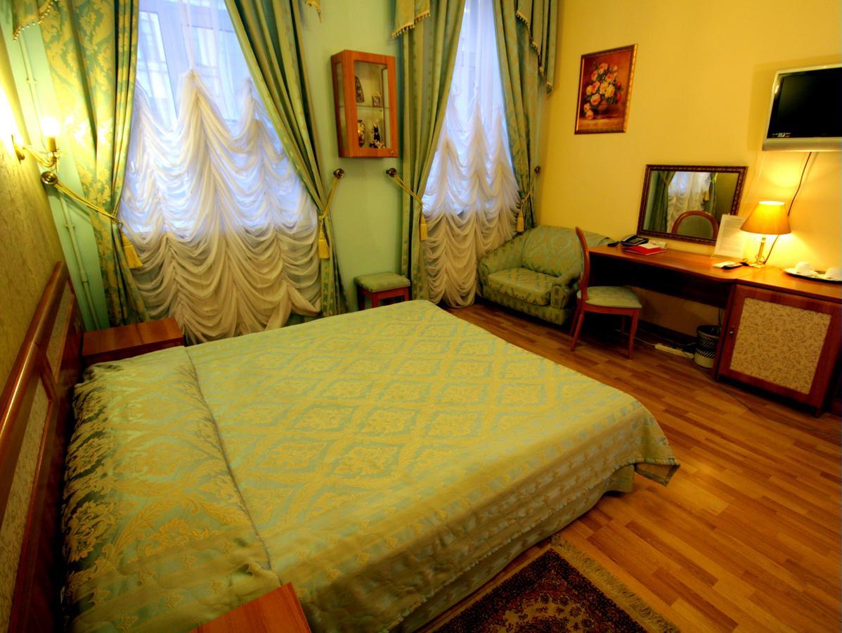 Art house hotel. Арт Хаус отель Марата 10. Арт отель с.Петербург ул.Марата,10. Марата 10 Санкт-Петербург отель. Арт Хаус Питер отель.